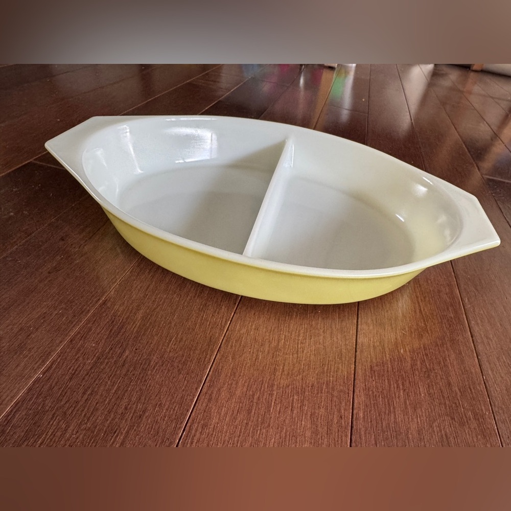 Vintage Pyrex 1.5 Quart Split Yellow greenish Ovenware  28 Casserole USA Made